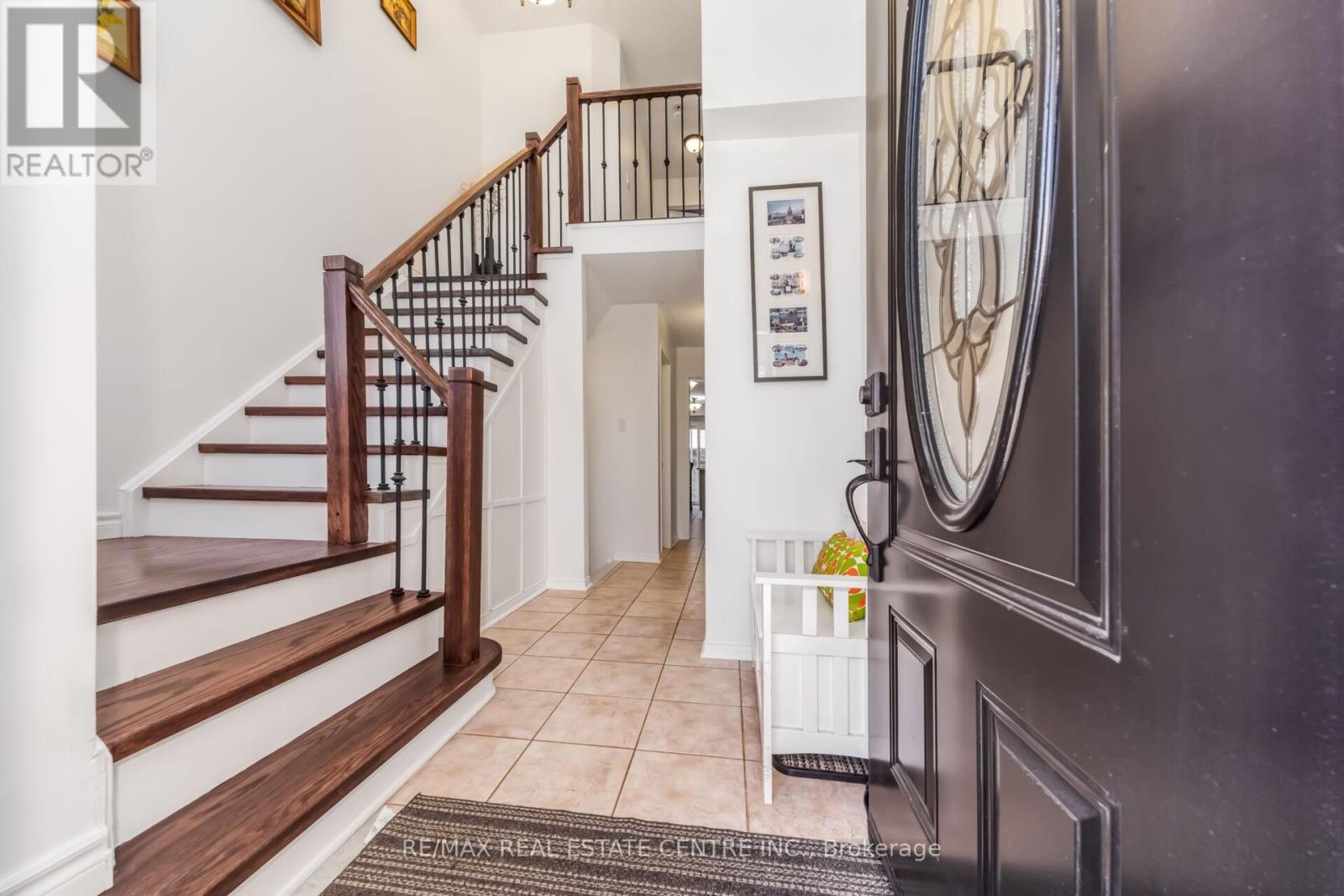 22 Mistycreek Crescent, Brampton, Ontario  L7A 3E8 - Photo 5 - W12990384