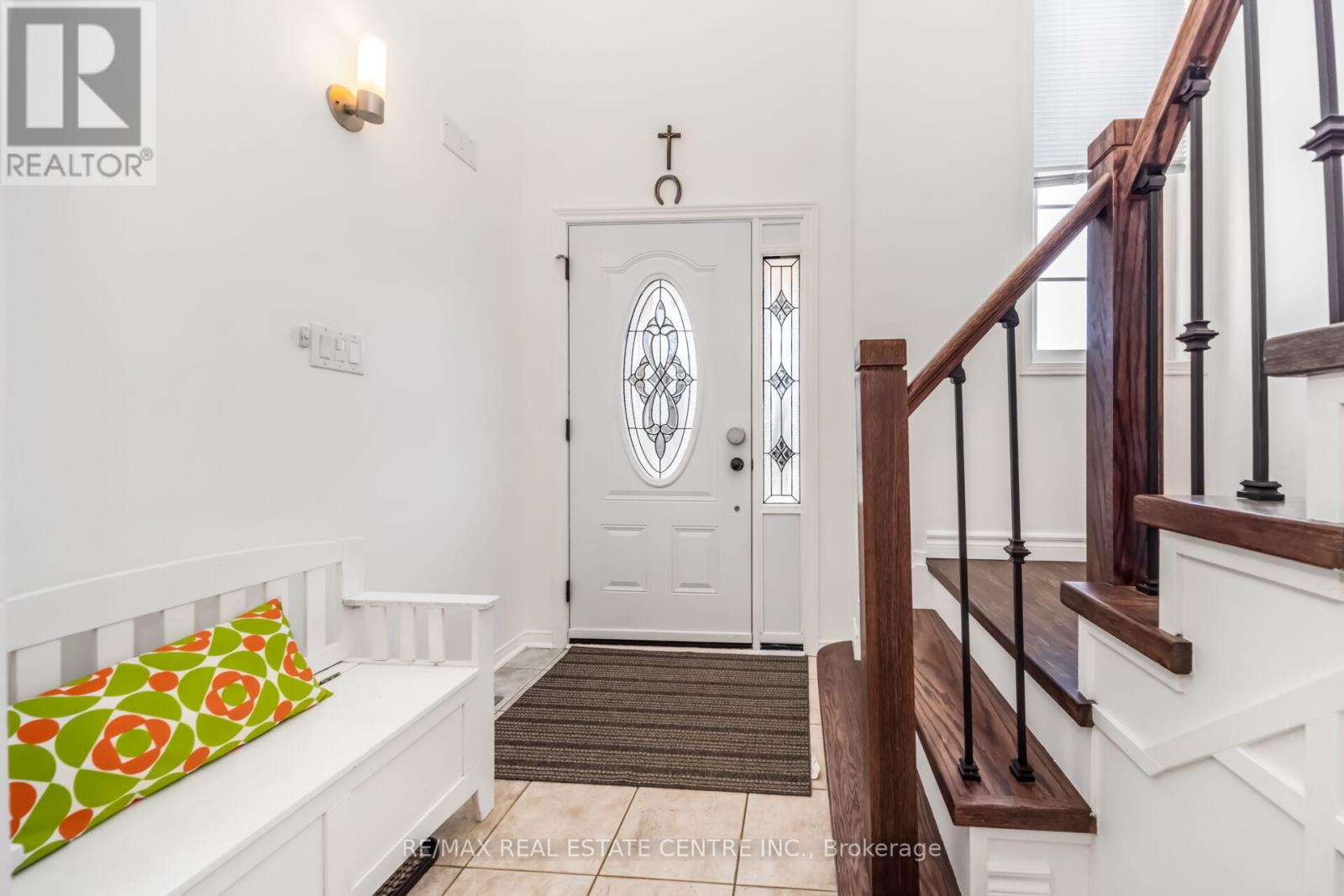 22 Mistycreek Crescent, Brampton, Ontario  L7A 3E8 - Photo 6 - W12990384