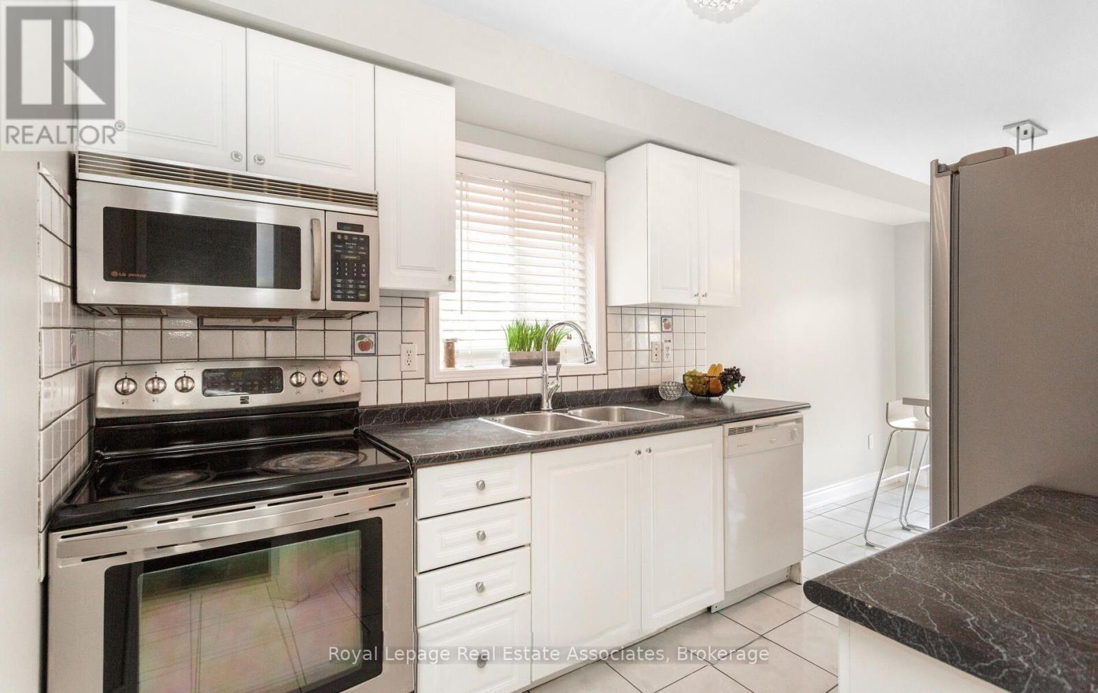 Upper - 116 Lake Louise Drive, Brampton, Ontario  L6X 4Z8 - Photo 3 - W12990390