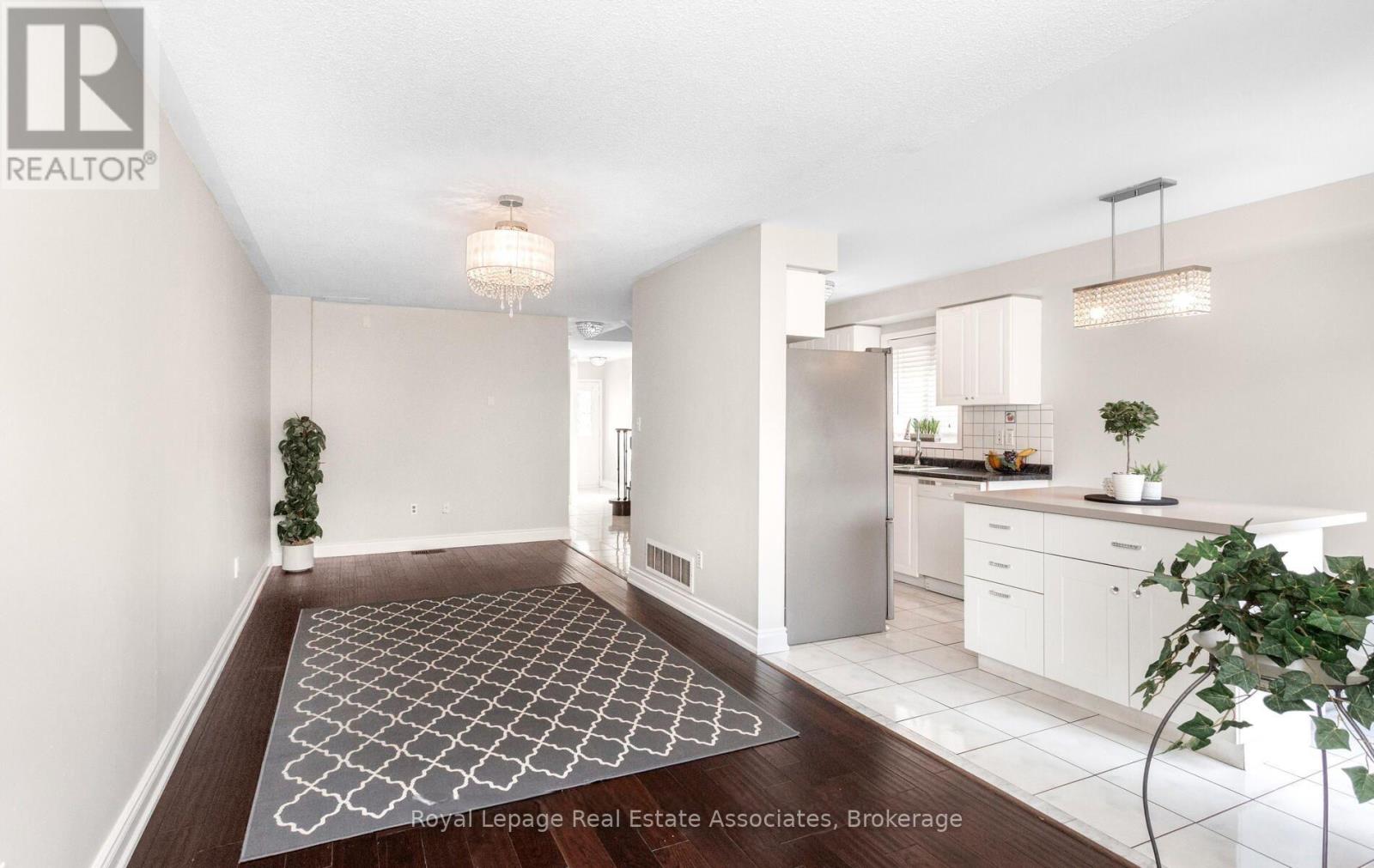 Upper - 116 Lake Louise Drive, Brampton, Ontario  L6X 4Z8 - Photo 5 - W12990390