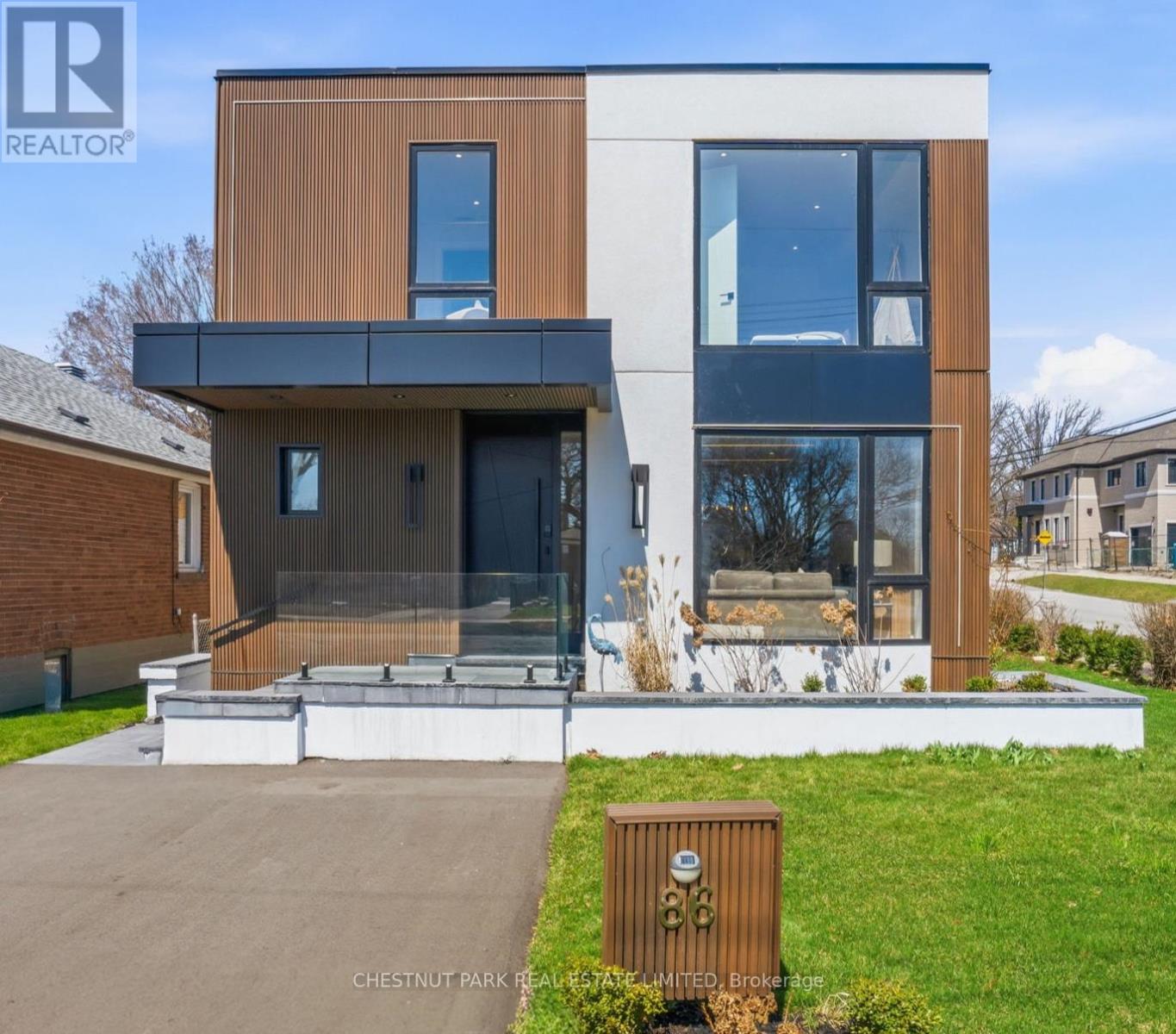 86 EDGECROFT ROAD, Toronto, Ontario