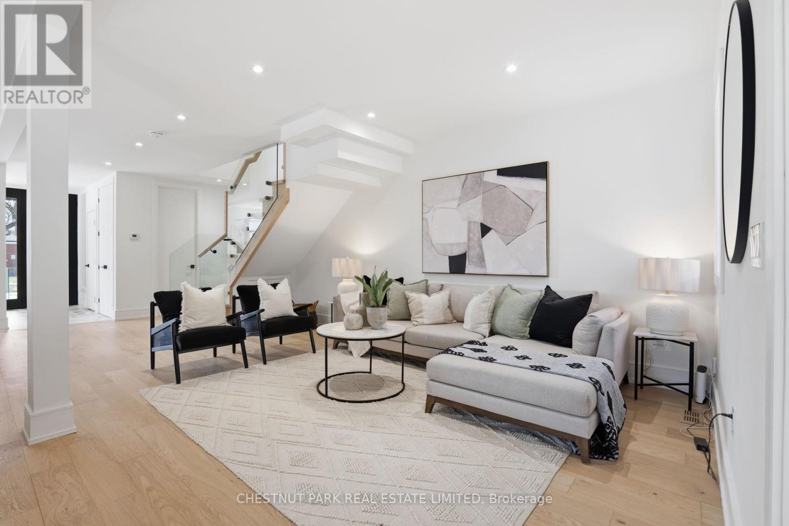 86 Edgecroft Road, Toronto, Ontario  M8Z 2C3 - Photo 10 - W12990396