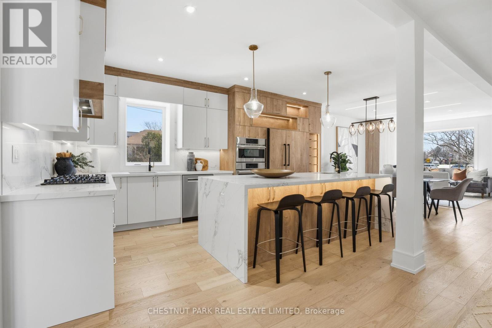 86 Edgecroft Road, Toronto, Ontario  M8Z 2C3 - Photo 12 - W12990396