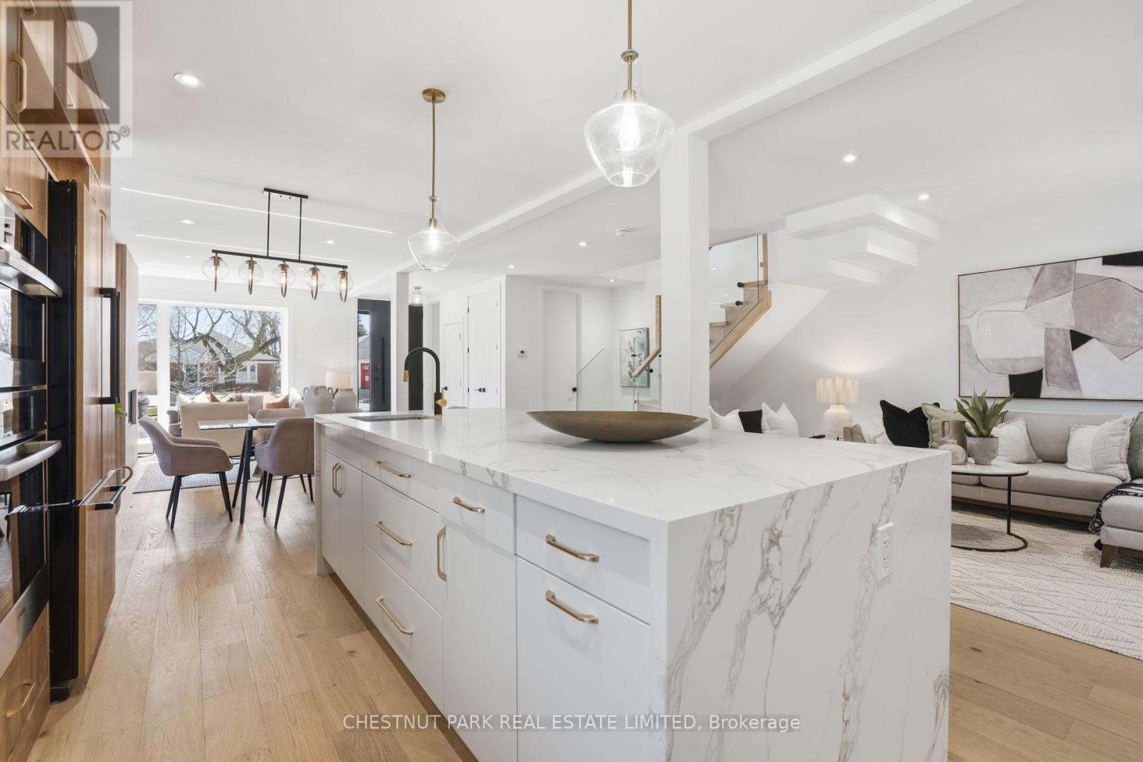 86 Edgecroft Road, Toronto, Ontario  M8Z 2C3 - Photo 14 - W12990396