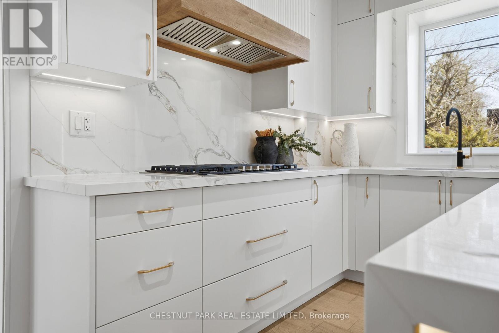 86 Edgecroft Road, Toronto, Ontario  M8Z 2C3 - Photo 16 - W12990396