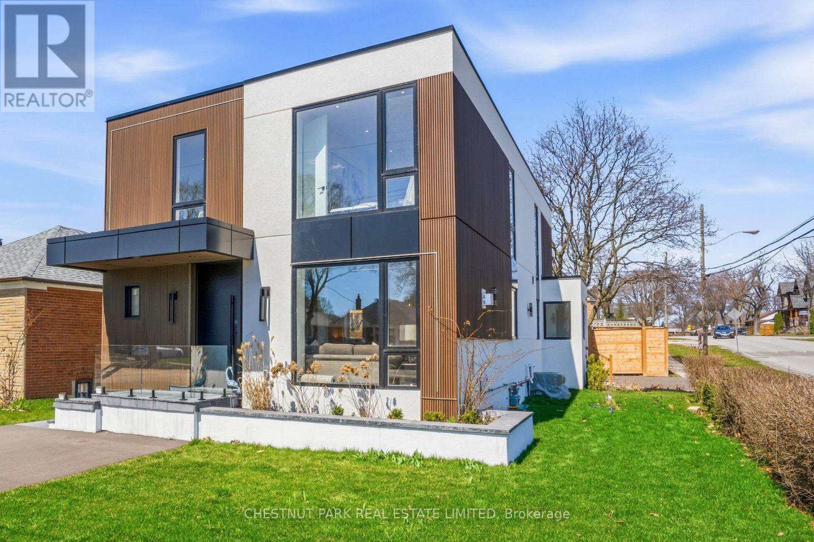 86 Edgecroft Road, Toronto, Ontario  M8Z 2C3 - Photo 2 - W12990396