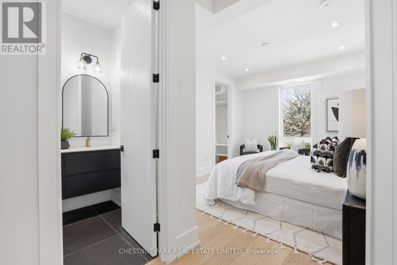 86 Edgecroft Road, Toronto, Ontario  M8Z 2C3 - Photo 23 - W12990396