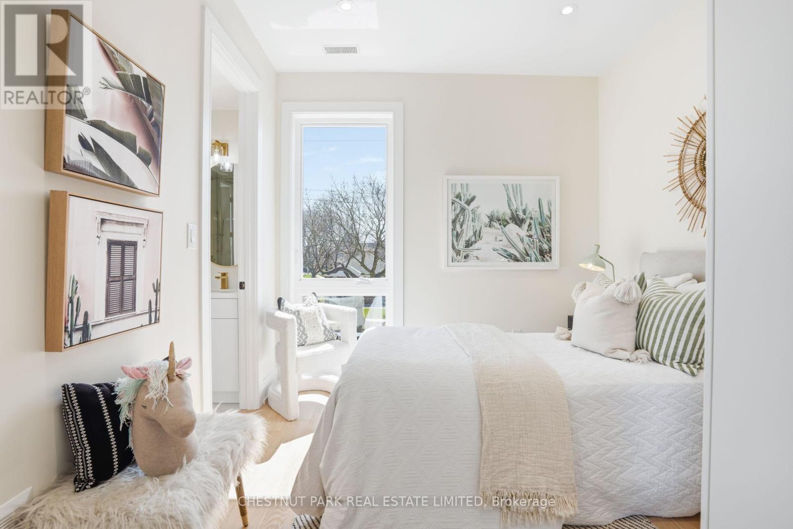 86 Edgecroft Road, Toronto, Ontario  M8Z 2C3 - Photo 33 - W12990396