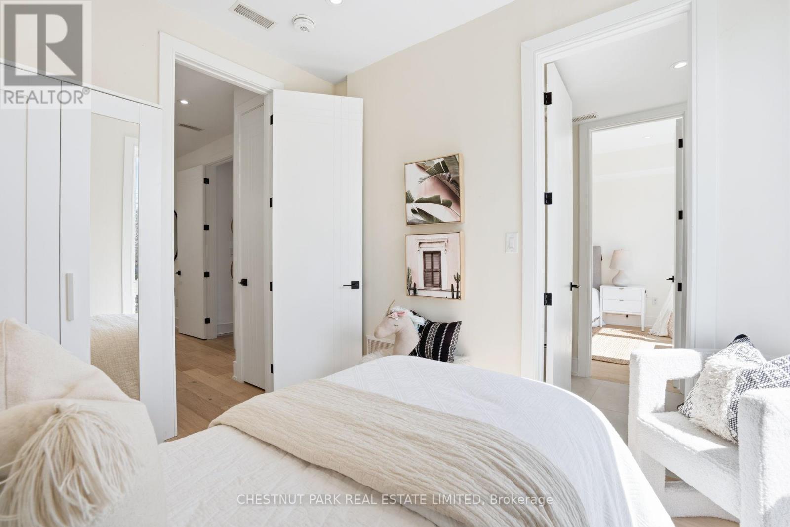 86 Edgecroft Road, Toronto, Ontario  M8Z 2C3 - Photo 34 - W12990396