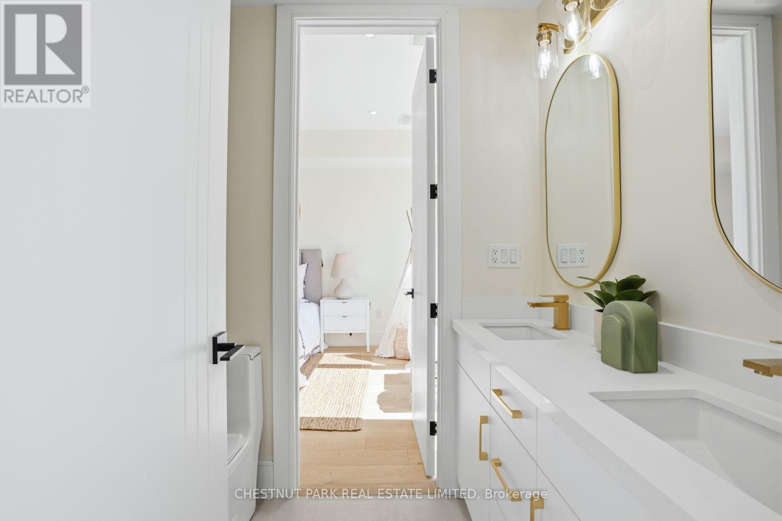 86 Edgecroft Road, Toronto, Ontario  M8Z 2C3 - Photo 35 - W12990396