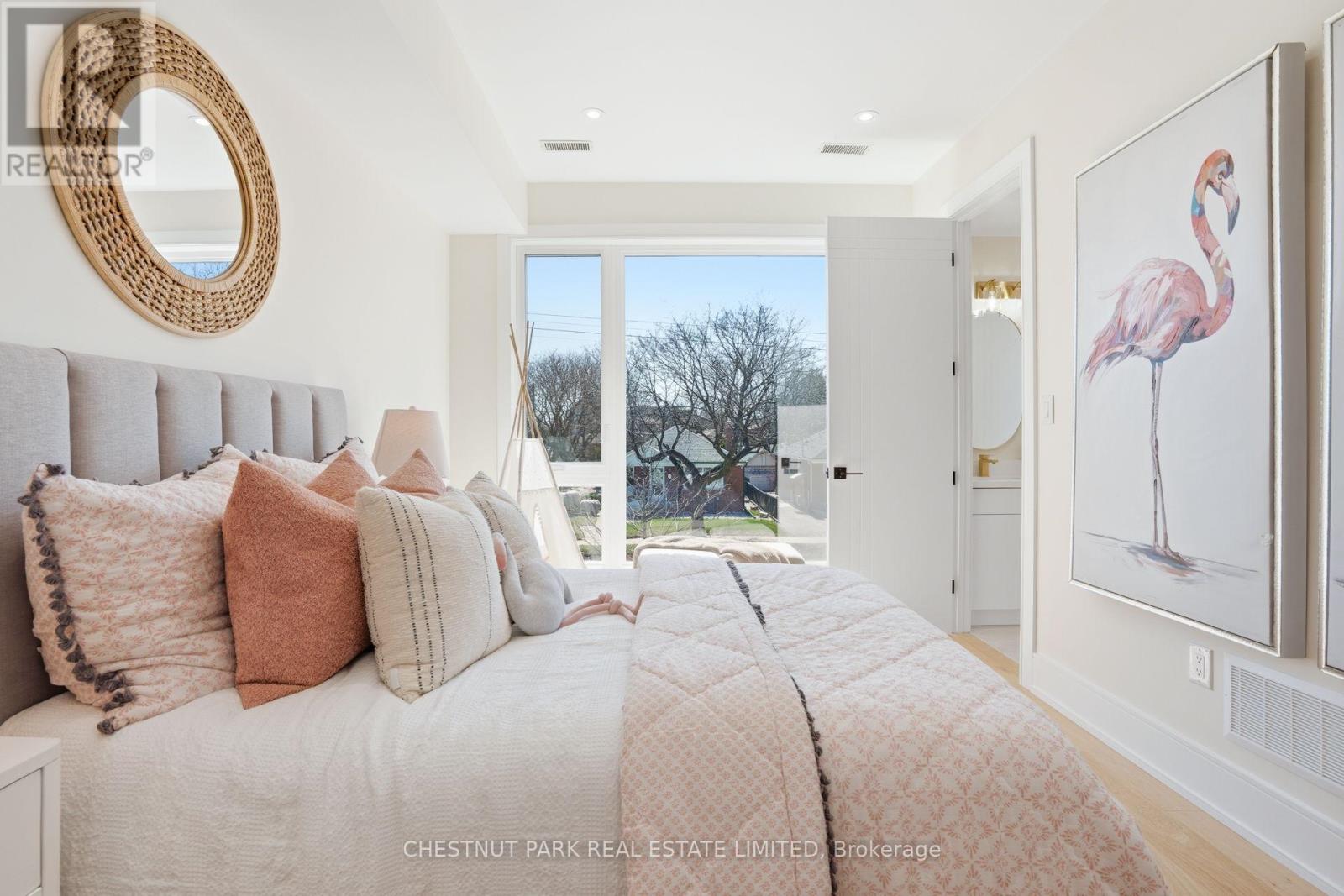 86 Edgecroft Road, Toronto, Ontario  M8Z 2C3 - Photo 37 - W12990396