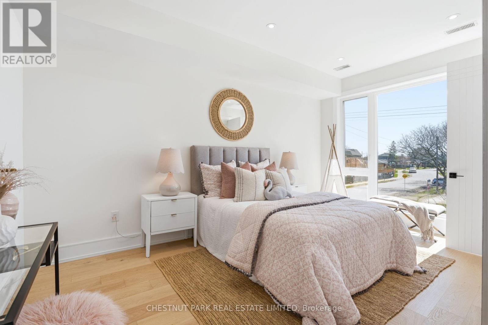 86 Edgecroft Road, Toronto, Ontario  M8Z 2C3 - Photo 38 - W12990396