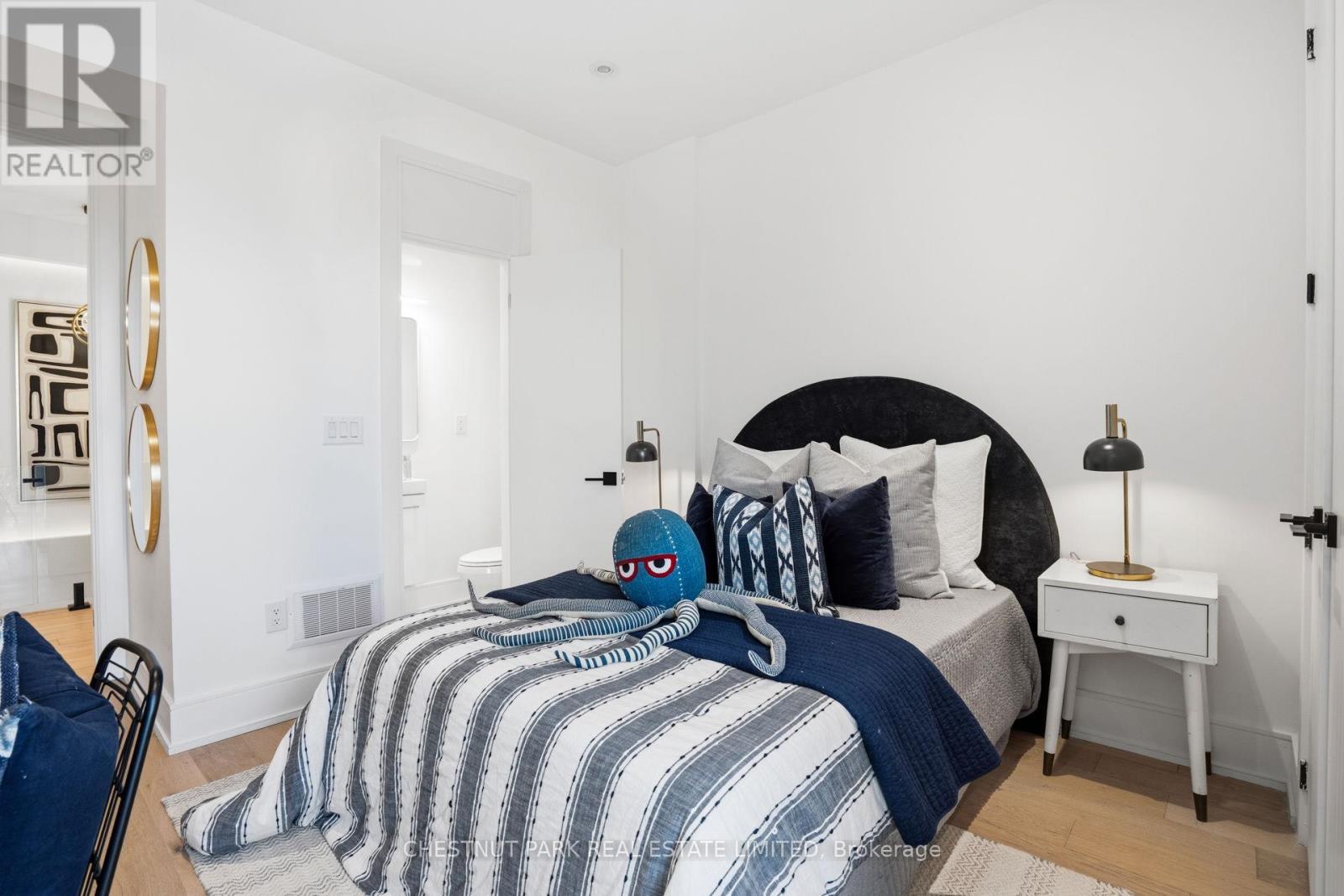 86 Edgecroft Road, Toronto, Ontario  M8Z 2C3 - Photo 42 - W12990396