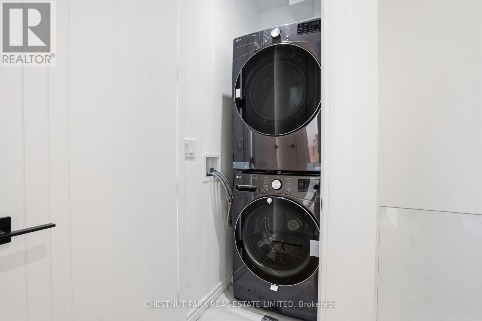 86 Edgecroft Road, Toronto, Ontario  M8Z 2C3 - Photo 44 - W12990396