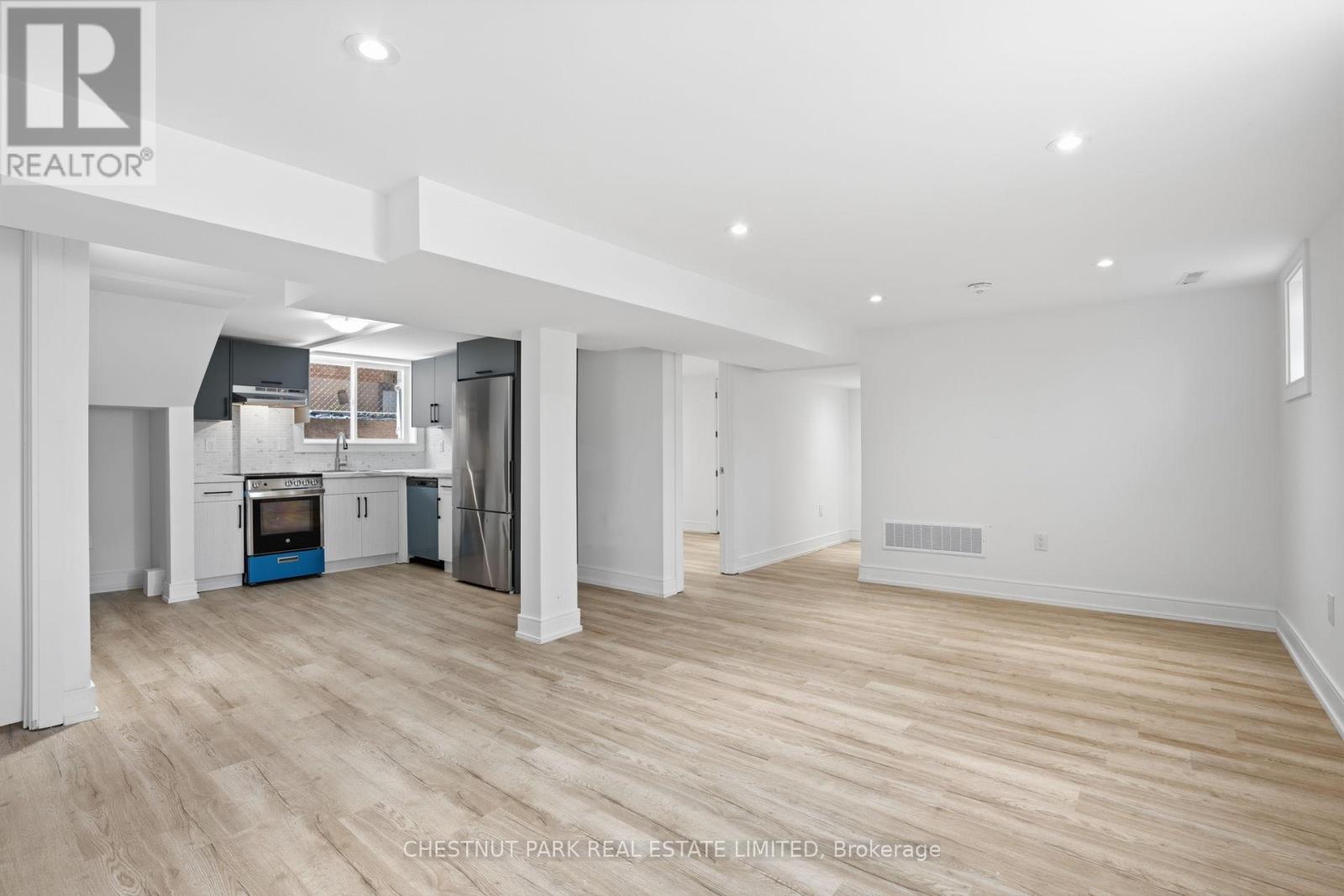 86 Edgecroft Road, Toronto, Ontario  M8Z 2C3 - Photo 45 - W12990396