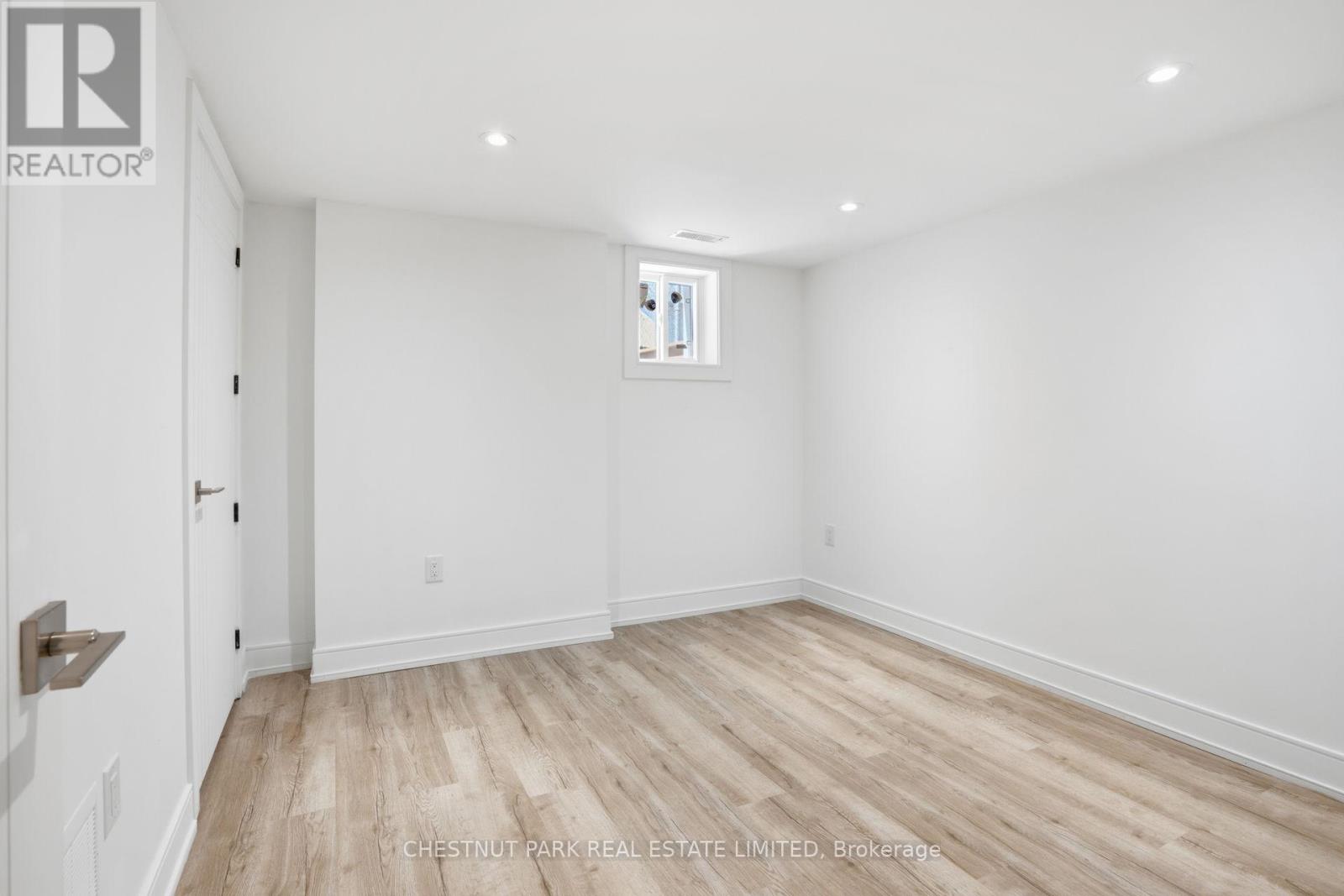 86 Edgecroft Road, Toronto, Ontario  M8Z 2C3 - Photo 46 - W12990396