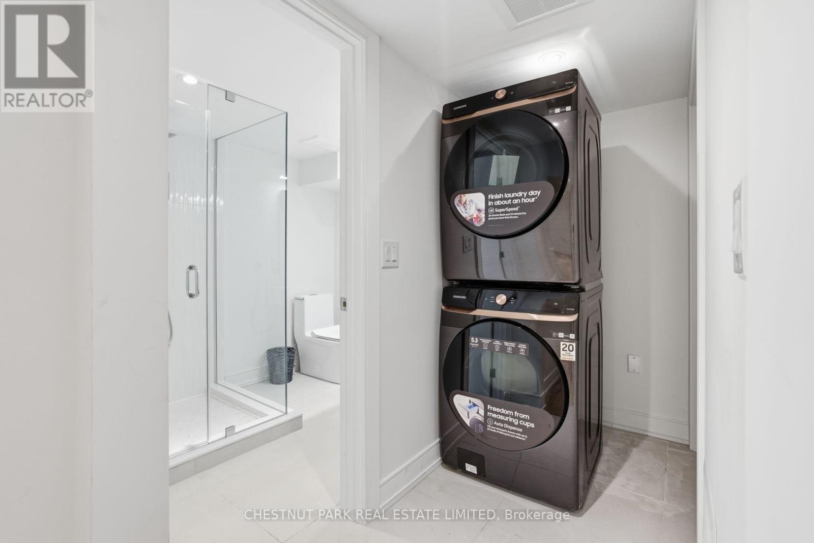 86 Edgecroft Road, Toronto, Ontario  M8Z 2C3 - Photo 48 - W12990396