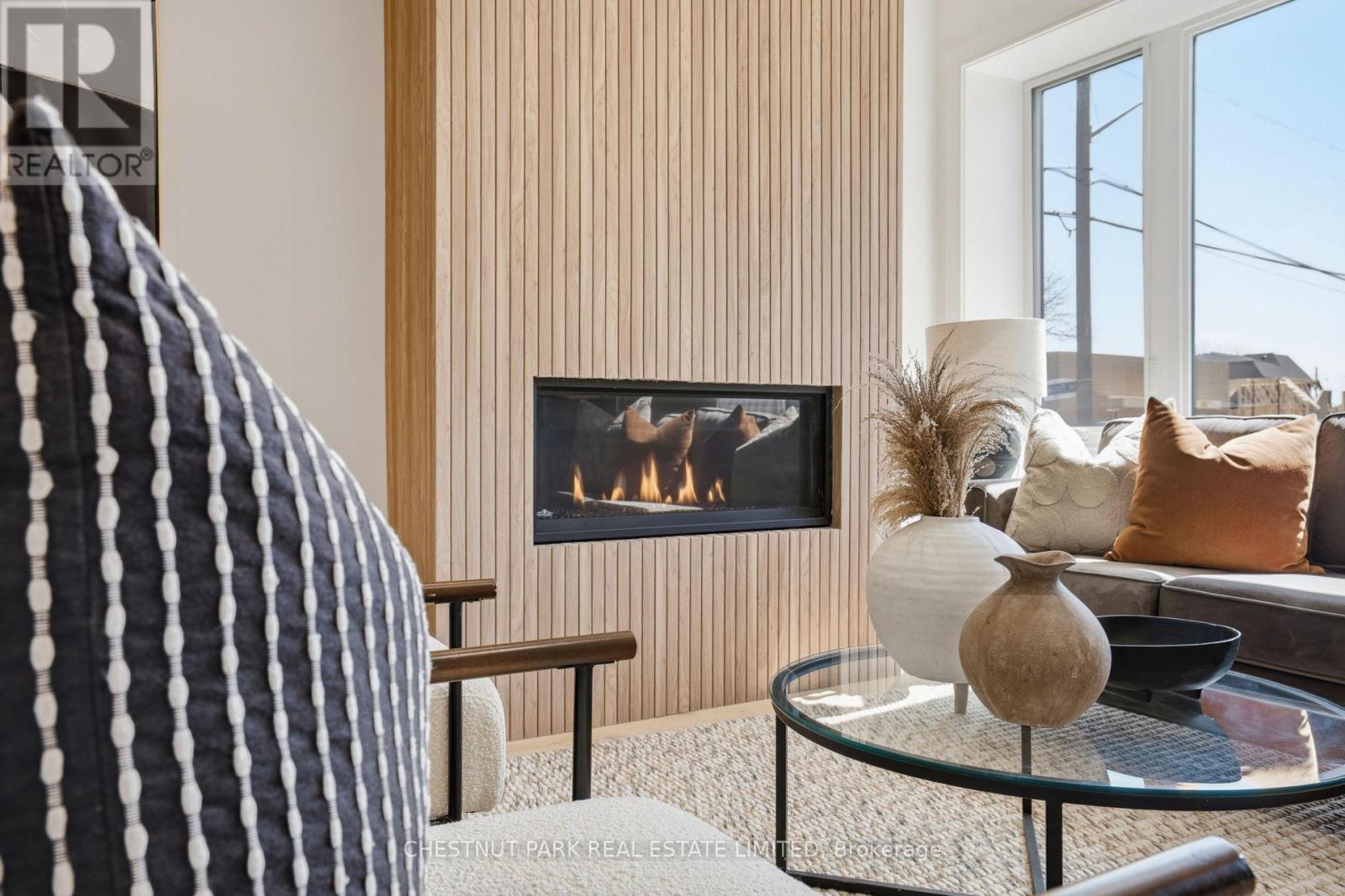 86 Edgecroft Road, Toronto, Ontario  M8Z 2C3 - Photo 6 - W12990396