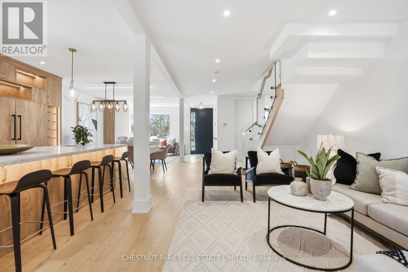 86 Edgecroft Road, Toronto, Ontario  M8Z 2C3 - Photo 7 - W12990396