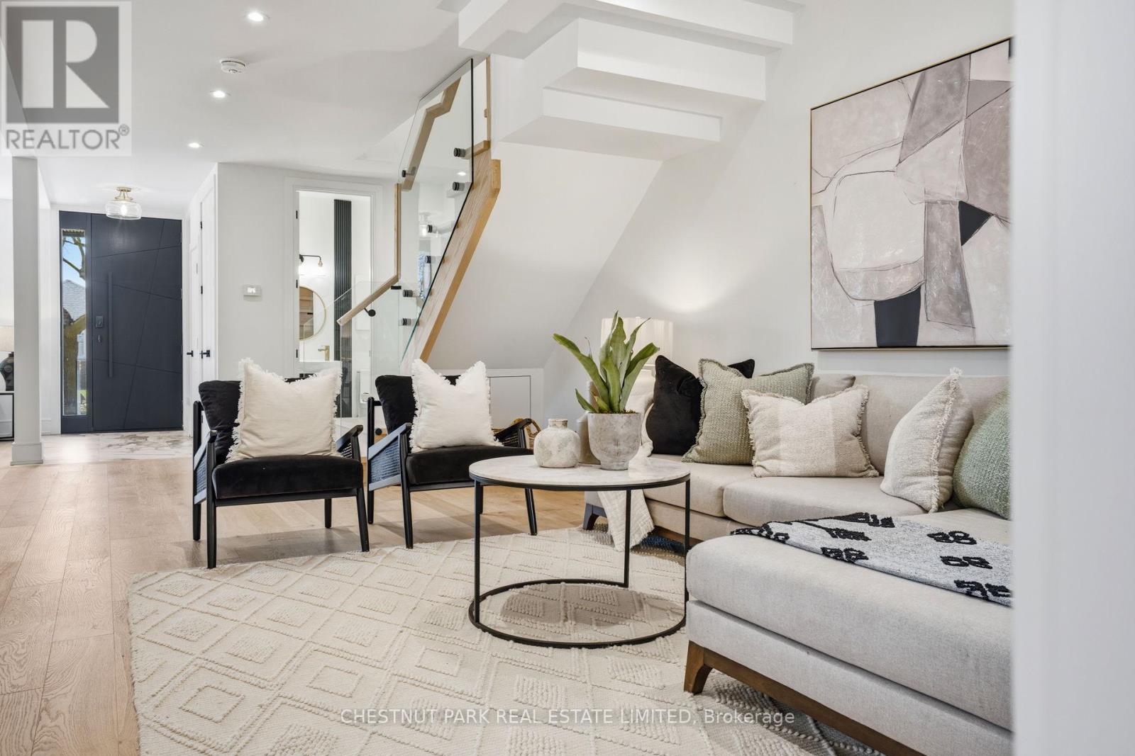 86 Edgecroft Road, Toronto, Ontario  M8Z 2C3 - Photo 9 - W12990396