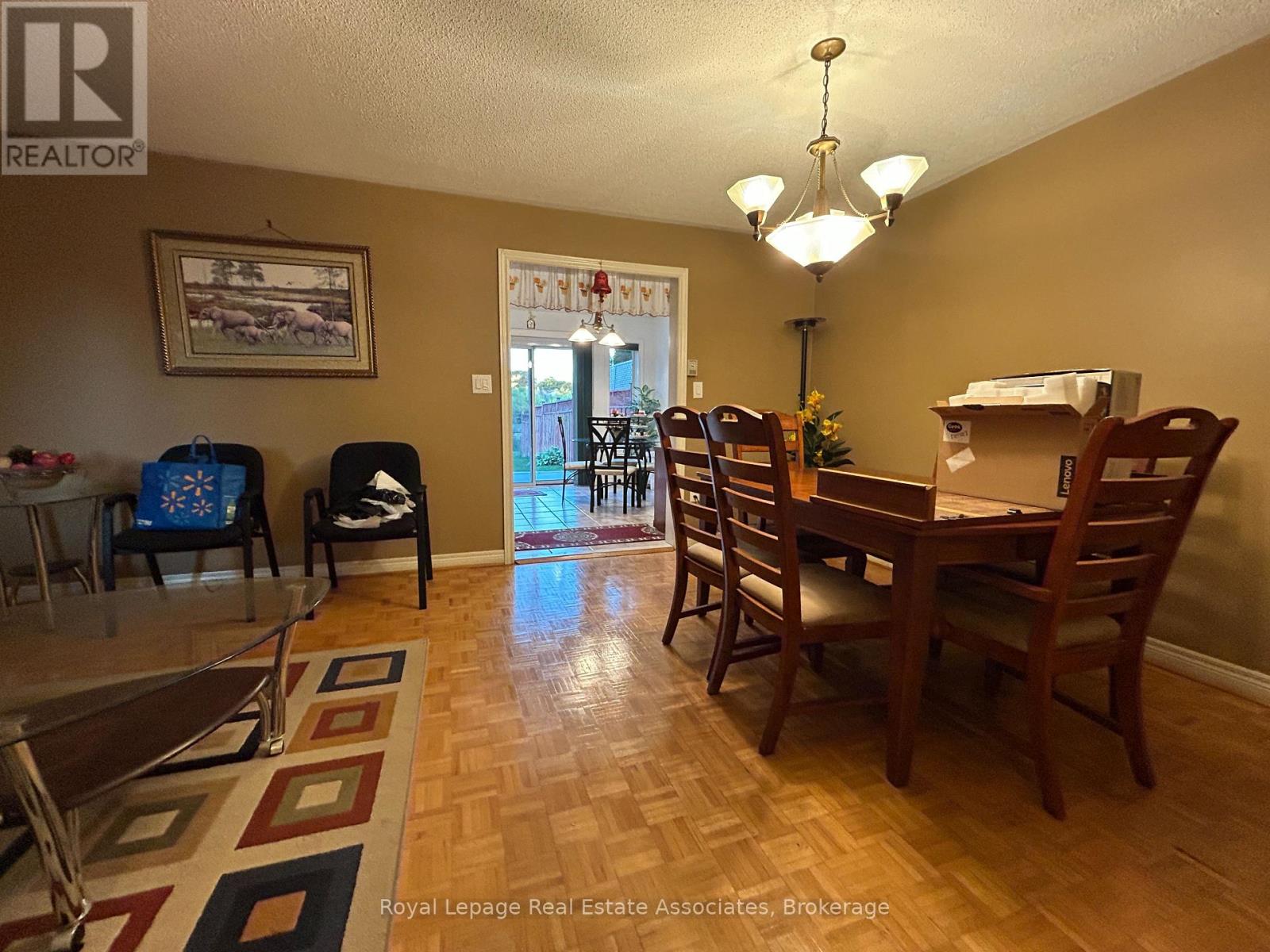 122 Pressed Brick Drive, Brampton, Ontario  L6V 4K4 - Photo 6 - W12990398