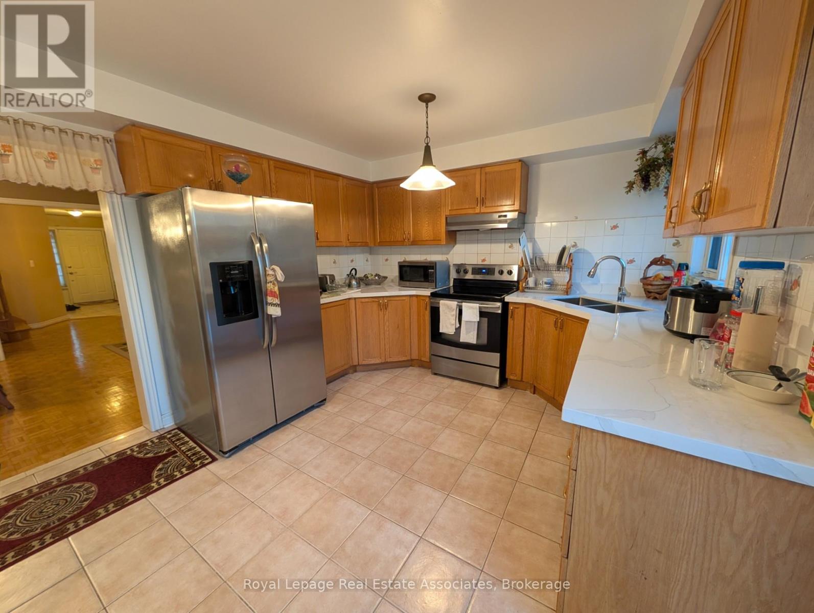 122 Pressed Brick Drive, Brampton, Ontario  L6V 4K4 - Photo 8 - W12990398