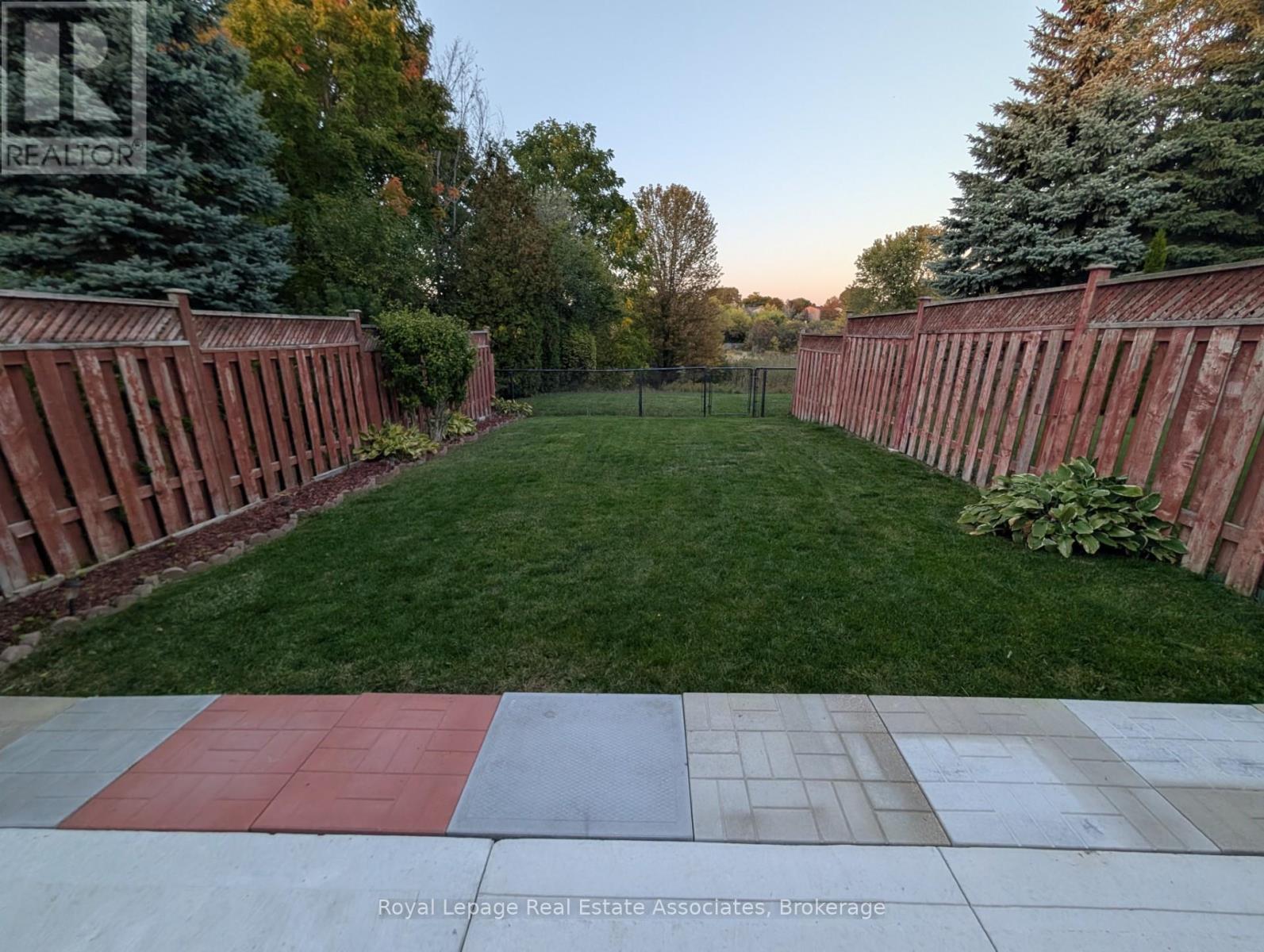 122 Pressed Brick Drive, Brampton, Ontario  L6V 4K4 - Photo 9 - W12990398