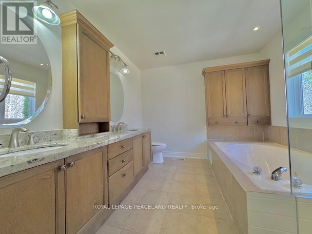 5439 Planters Wood Court, Mississauga, Ontario  L5M 5V6 - Photo 16 - W12990424