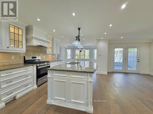 5439 Planters Wood Court, Mississauga, Ontario  L5M 5V6 - Photo 2 - W12990424