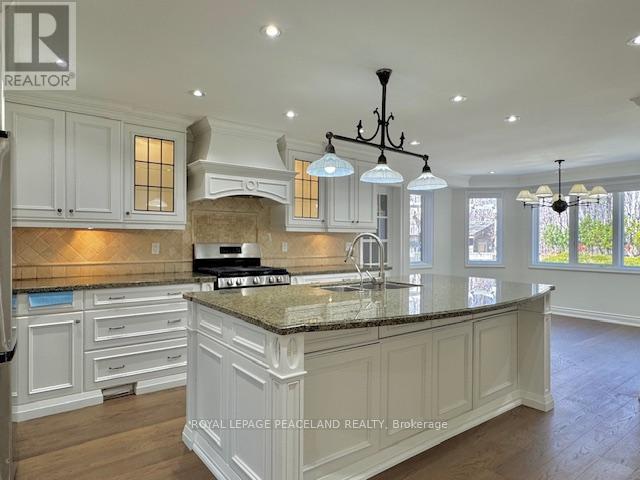 5439 Planters Wood Court, Mississauga, Ontario  L5M 5V6 - Photo 3 - W12990424