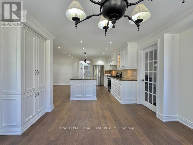 5439 Planters Wood Court, Mississauga, Ontario  L5M 5V6 - Photo 5 - W12990424