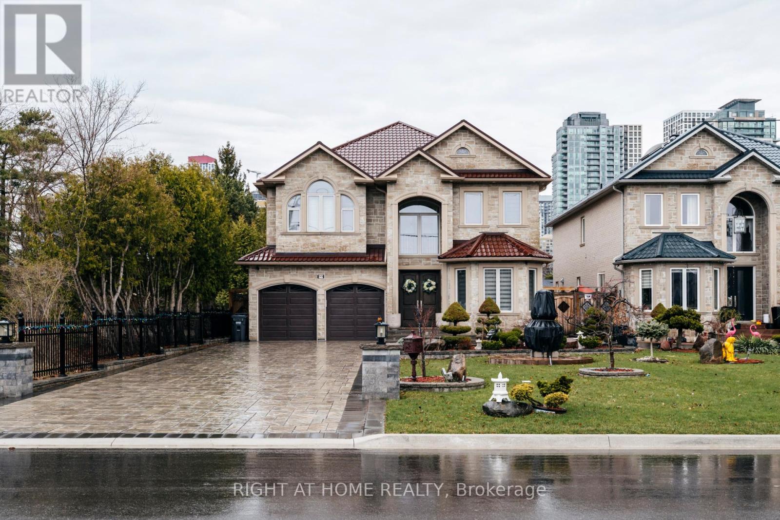 99 FAIRVIEW ROAD W, Mississauga, Ontario