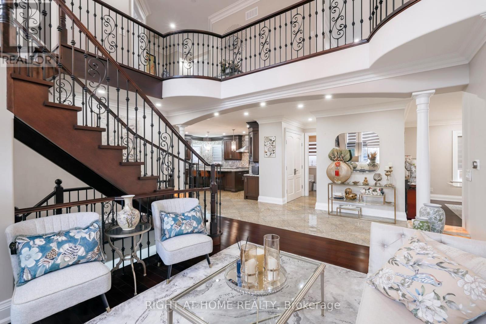 99 Fairview Road W, Mississauga, Ontario  L5B 1K7 - Photo 11 - W12990426