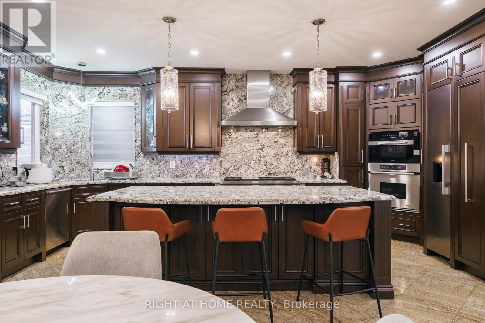 99 Fairview Road W, Mississauga, Ontario  L5B 1K7 - Photo 13 - W12990426