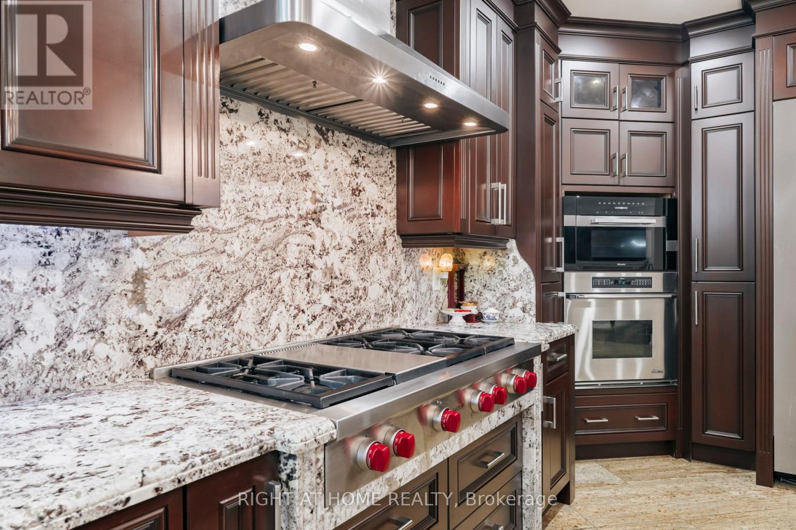 99 Fairview Road W, Mississauga, Ontario  L5B 1K7 - Photo 15 - W12990426