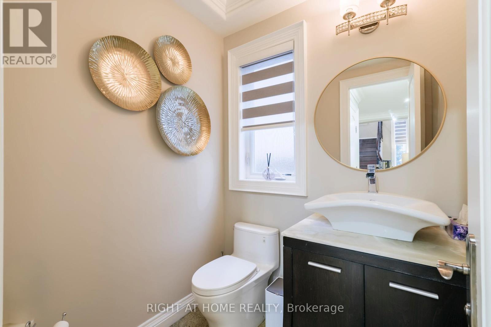 99 Fairview Road W, Mississauga, Ontario  L5B 1K7 - Photo 17 - W12990426