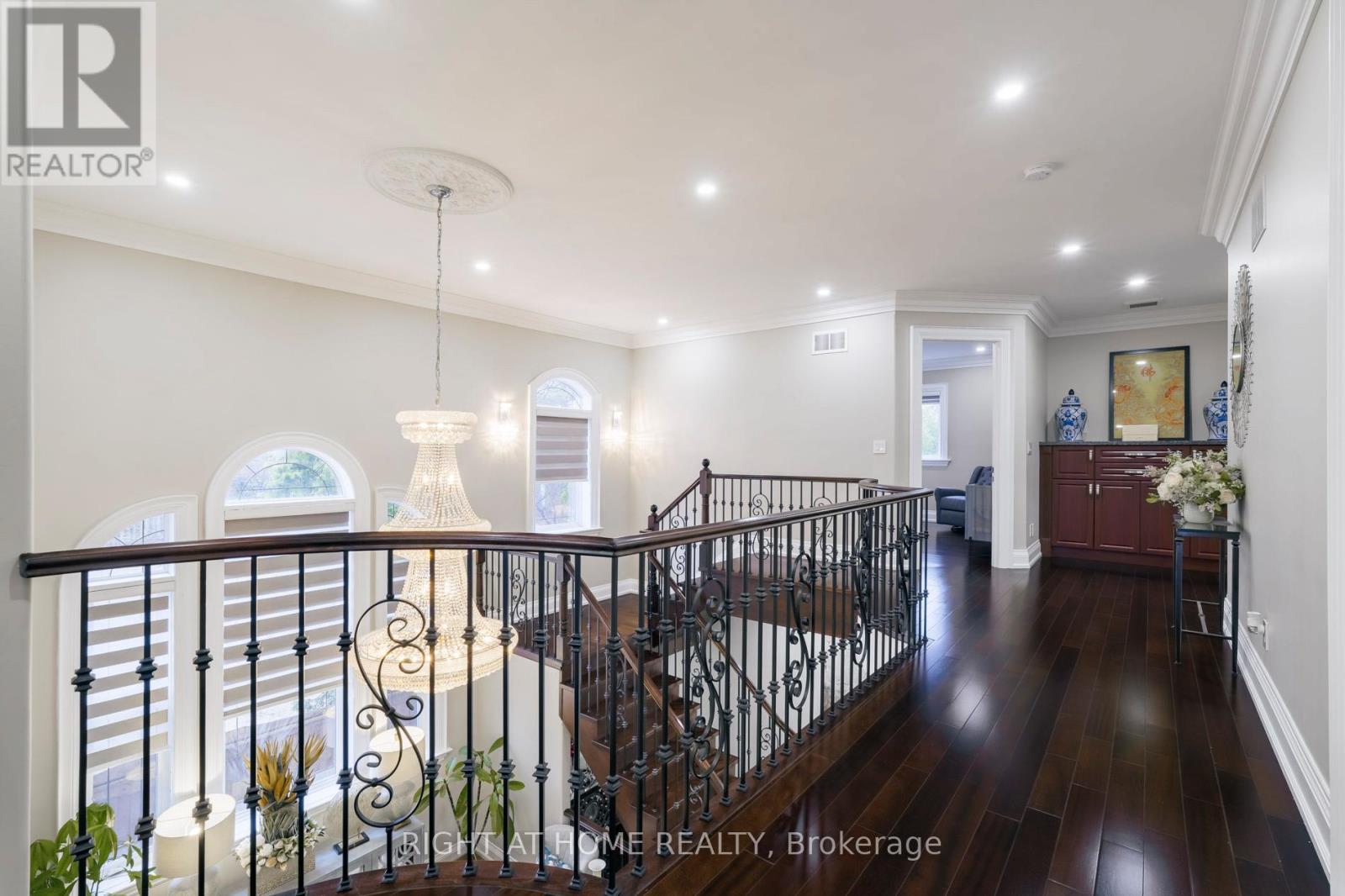 99 Fairview Road W, Mississauga, Ontario  L5B 1K7 - Photo 18 - W12990426