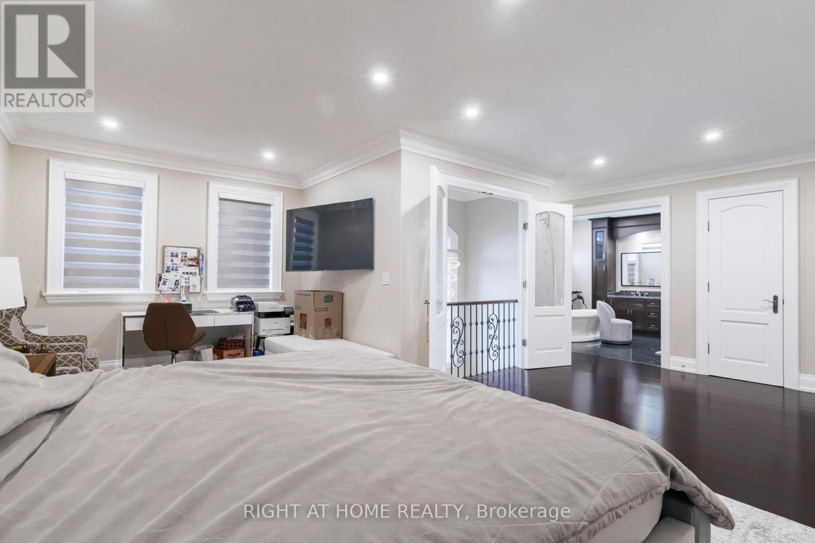 99 Fairview Road W, Mississauga, Ontario  L5B 1K7 - Photo 21 - W12990426