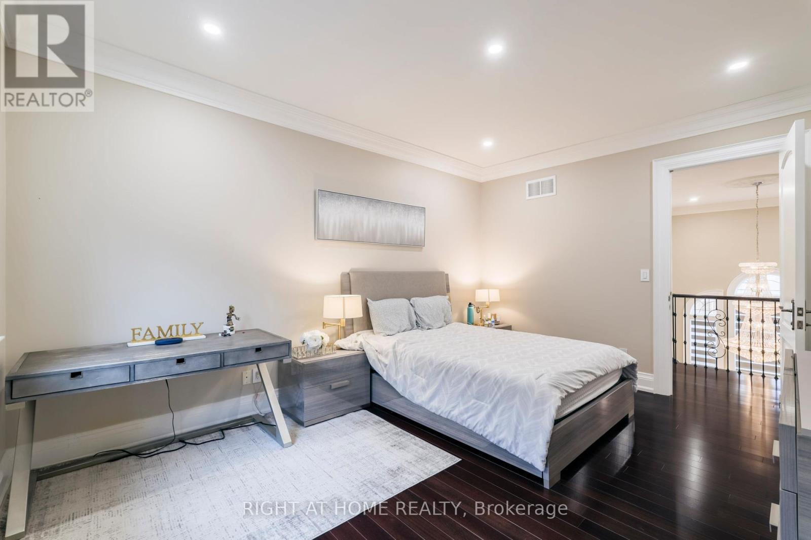 99 Fairview Road W, Mississauga, Ontario  L5B 1K7 - Photo 23 - W12990426