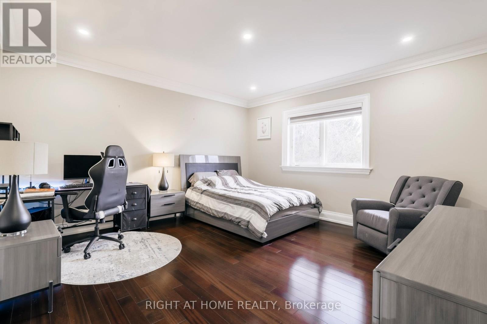 99 Fairview Road W, Mississauga, Ontario  L5B 1K7 - Photo 24 - W12990426