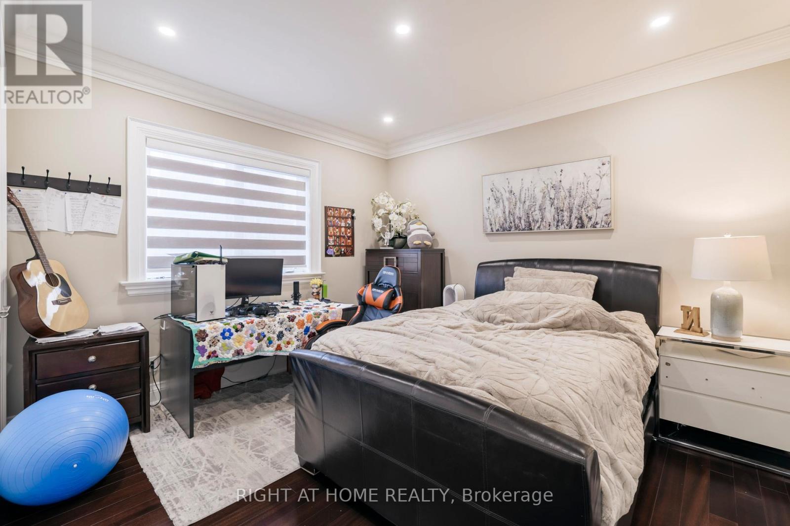 99 Fairview Road W, Mississauga, Ontario  L5B 1K7 - Photo 25 - W12990426