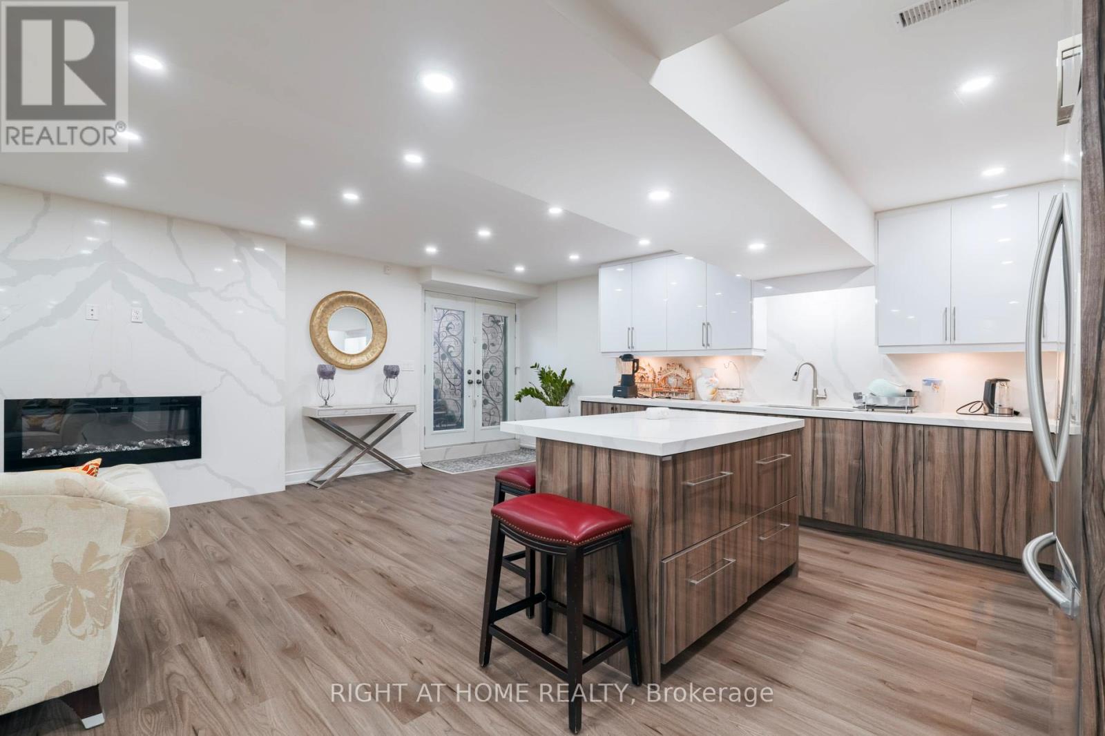 99 Fairview Road W, Mississauga, Ontario  L5B 1K7 - Photo 26 - W12990426