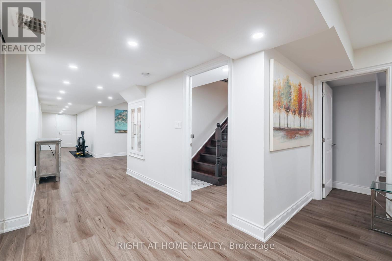 99 Fairview Road W, Mississauga, Ontario  L5B 1K7 - Photo 28 - W12990426