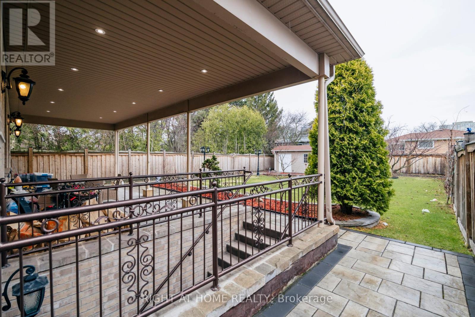 99 Fairview Road W, Mississauga, Ontario  L5B 1K7 - Photo 31 - W12990426