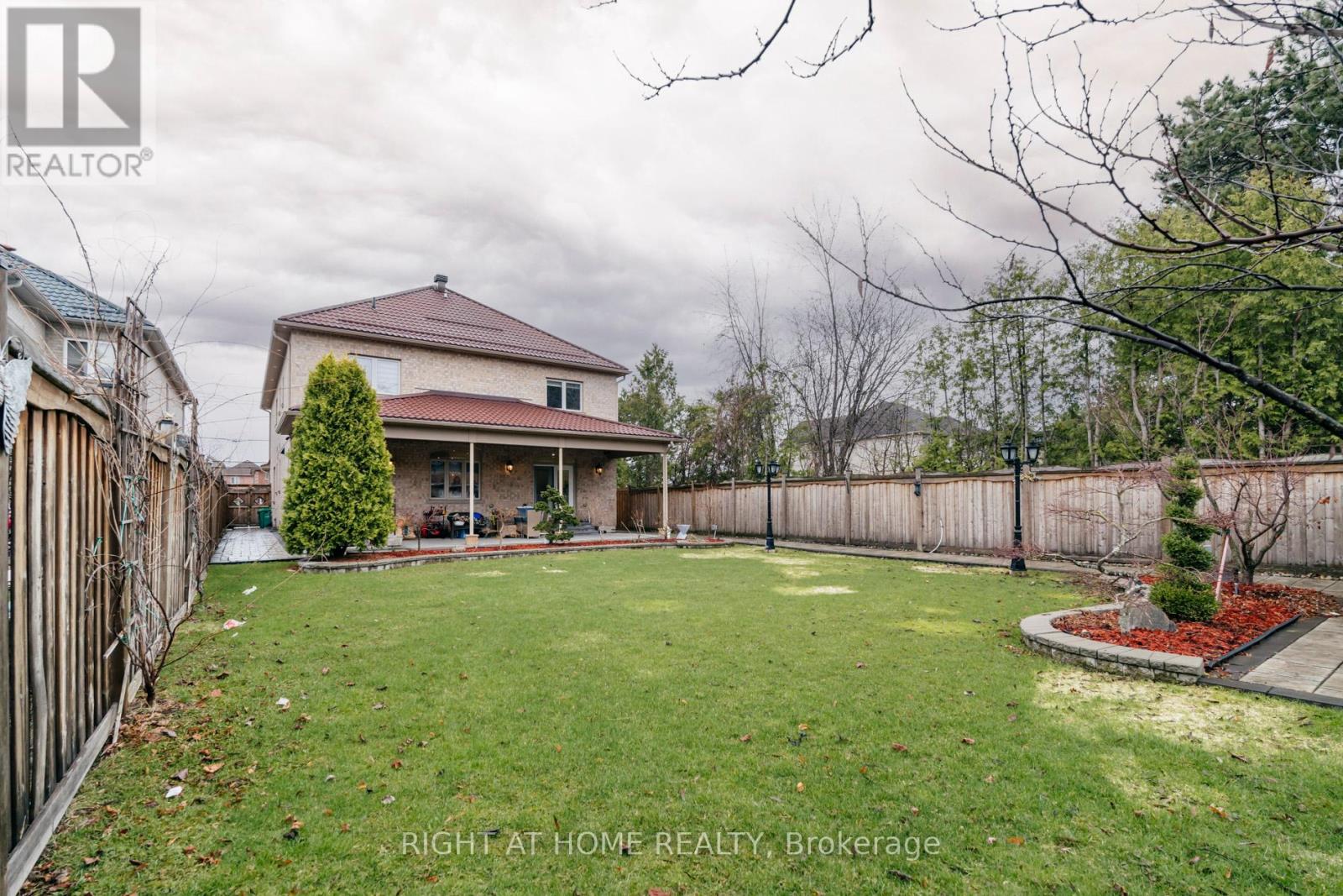 99 Fairview Road W, Mississauga, Ontario  L5B 1K7 - Photo 33 - W12990426