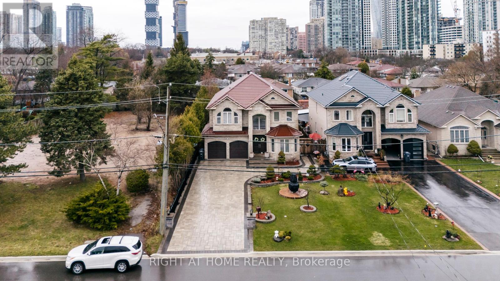 99 Fairview Road W, Mississauga, Ontario  L5B 1K7 - Photo 34 - W12990426