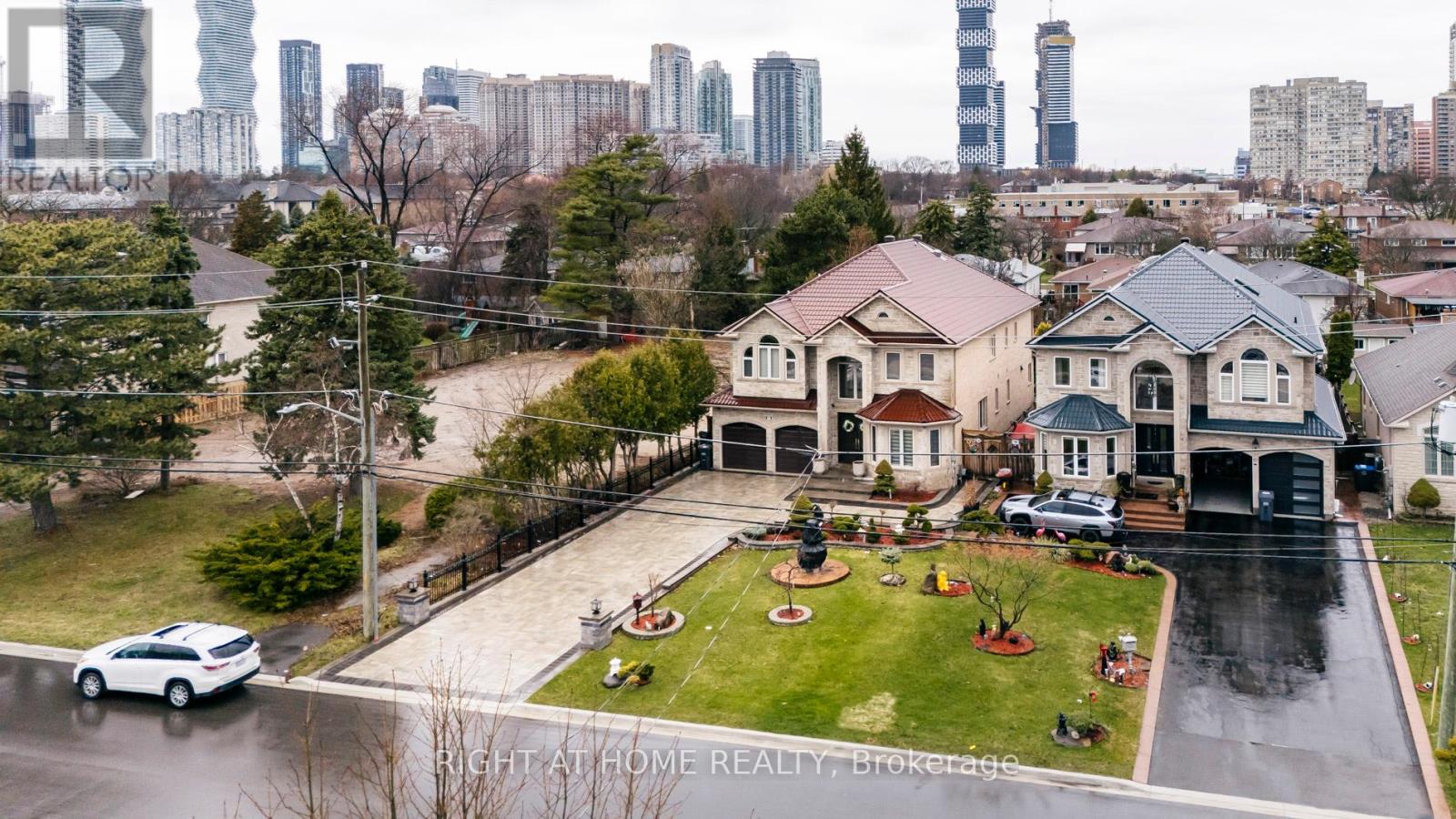 99 Fairview Road W, Mississauga, Ontario  L5B 1K7 - Photo 35 - W12990426