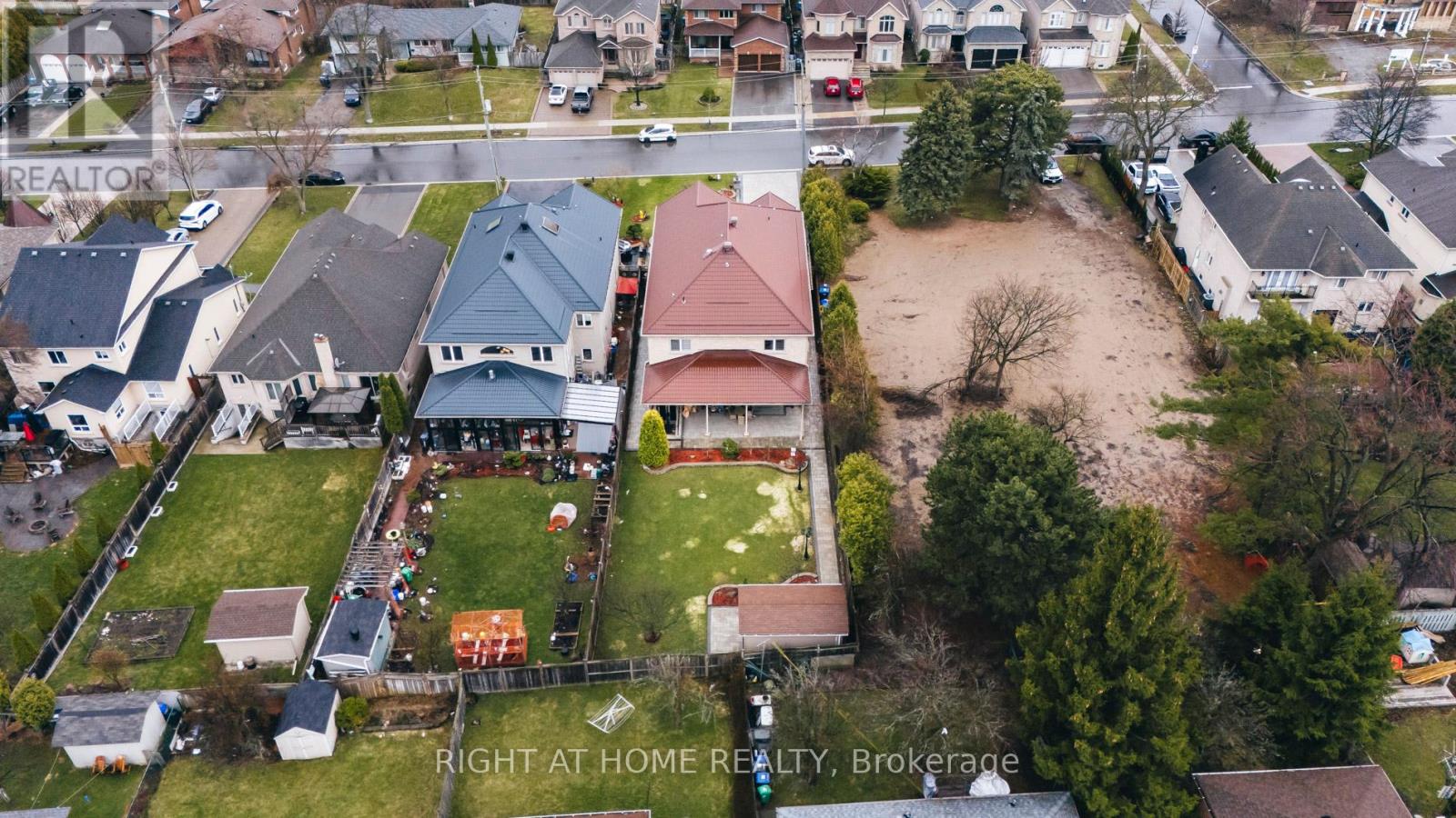 99 Fairview Road W, Mississauga, Ontario  L5B 1K7 - Photo 36 - W12990426