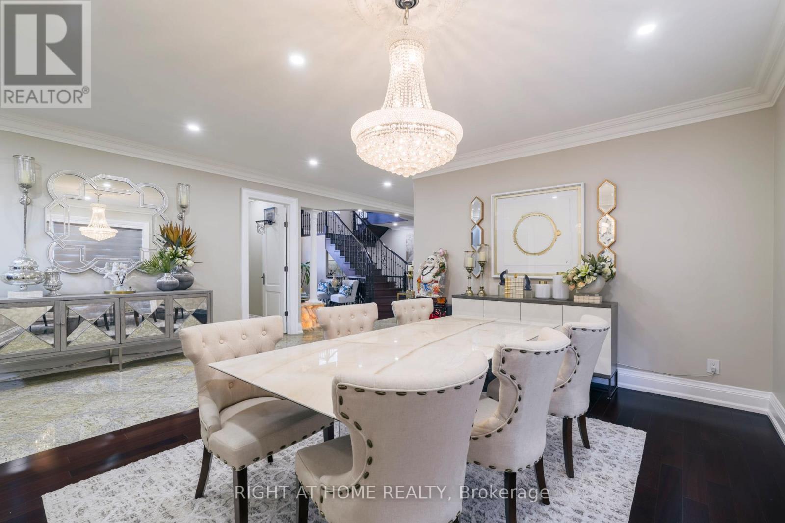 99 Fairview Road W, Mississauga, Ontario  L5B 1K7 - Photo 4 - W12990426