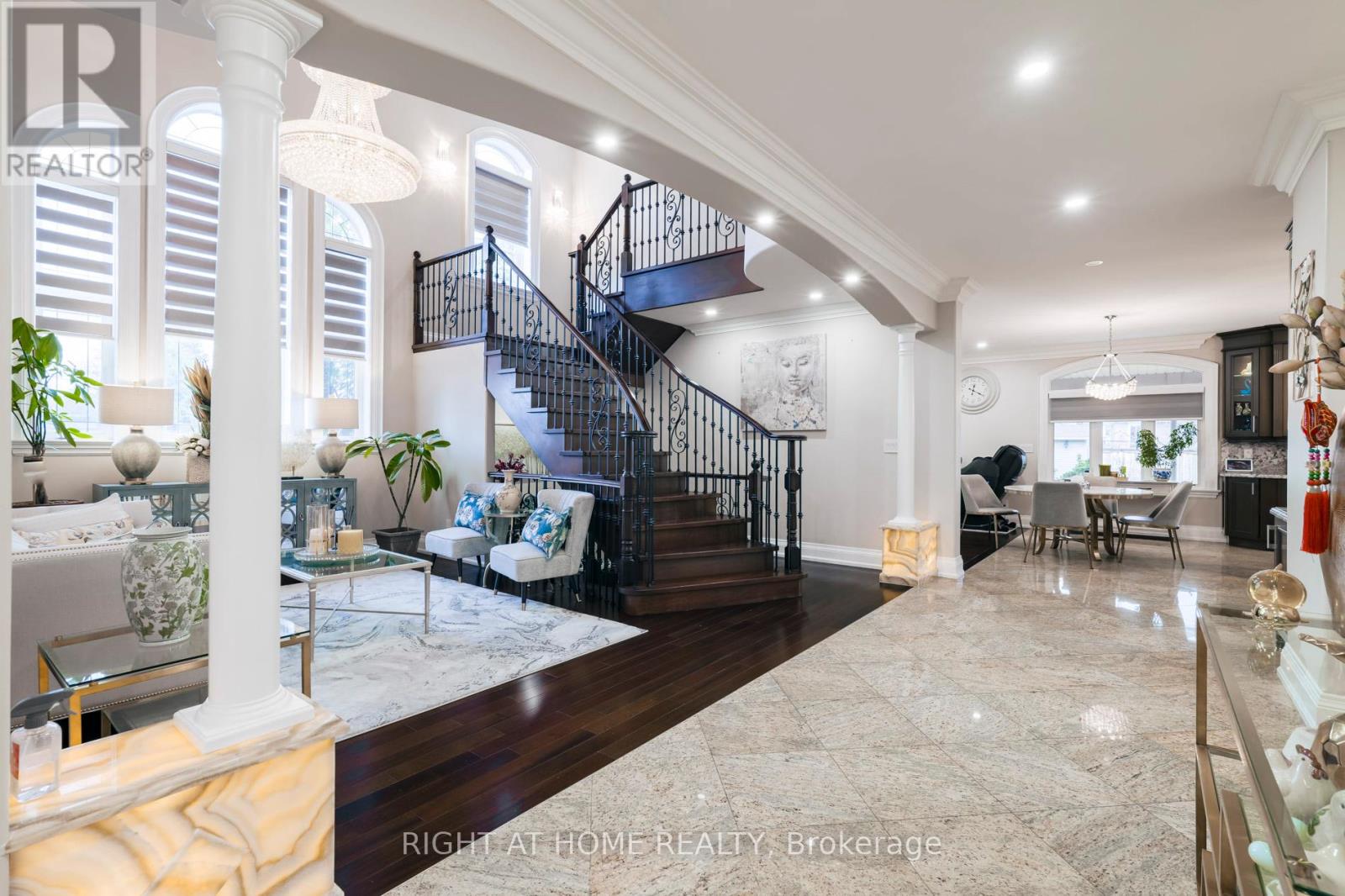 99 Fairview Road W, Mississauga, Ontario  L5B 1K7 - Photo 6 - W12990426